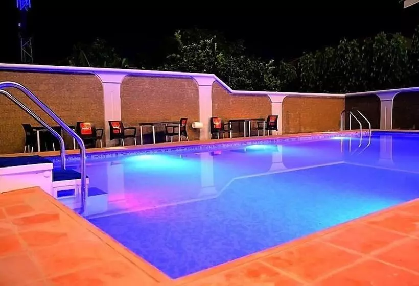 هتل And Luxury Apartment By Trips