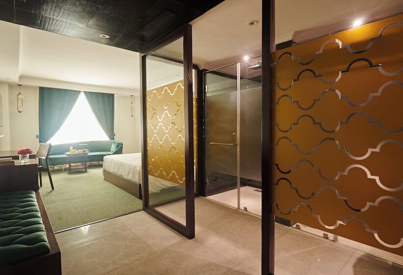 Hotel Deventure Sarovar Portico Patel Nagar