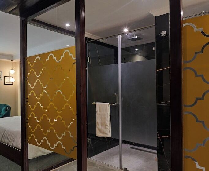 Hotel Deventure Sarovar Portico Patel Nagar