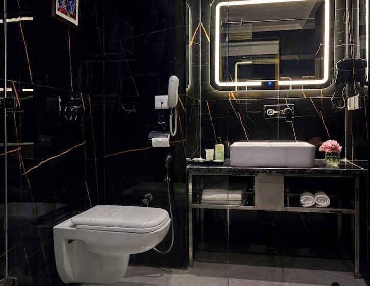 Hotel Deventure Sarovar Portico Patel Nagar