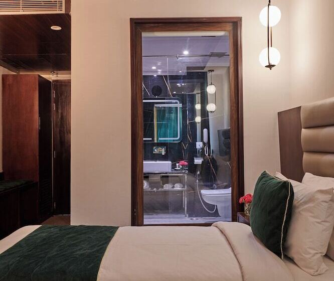 Hotel Deventure Sarovar Portico Patel Nagar