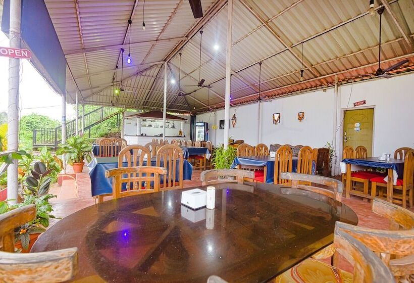 Hotel Fabexpress Vincy Place, Mandrem Beach