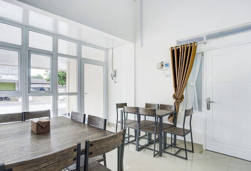 בית מלון כפרי O Griya Bawean Near Uin Radin Intan