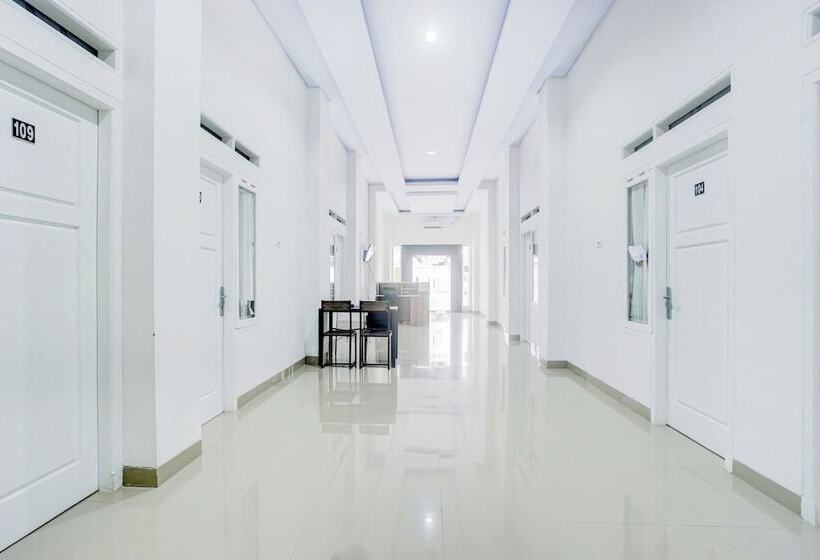 בית מלון כפרי O Griya Bawean Near Uin Radin Intan