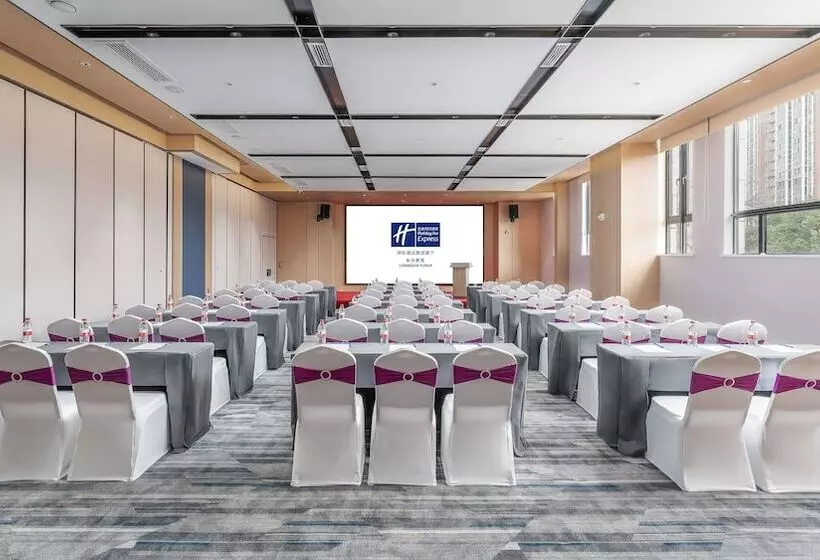 هتل Holiday Inn Express Changsha Yuhua By Ihg
