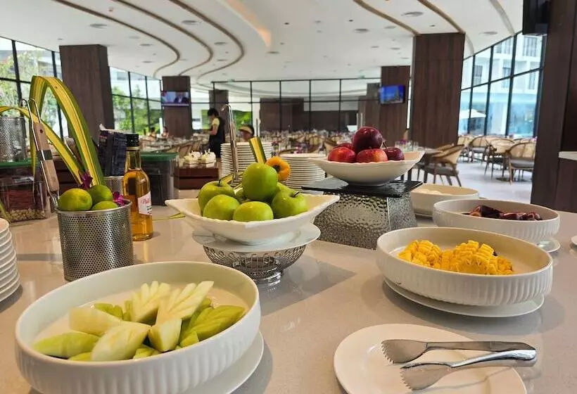 Hotelli Laya Resort Phuket Island