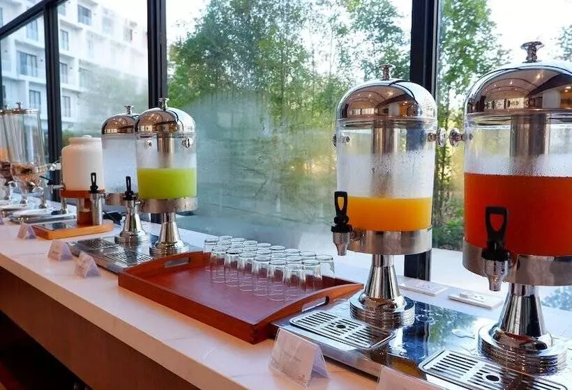 Hotelli Laya Resort Phuket Island