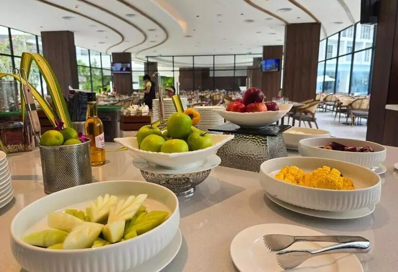 Hotelli Laya Resort Phuket Island