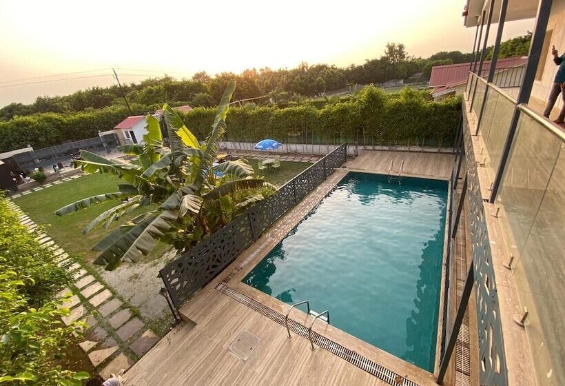 Resort Gobravo 12   Vansh 4bhk Farm W/t Pool Sec135 Noida