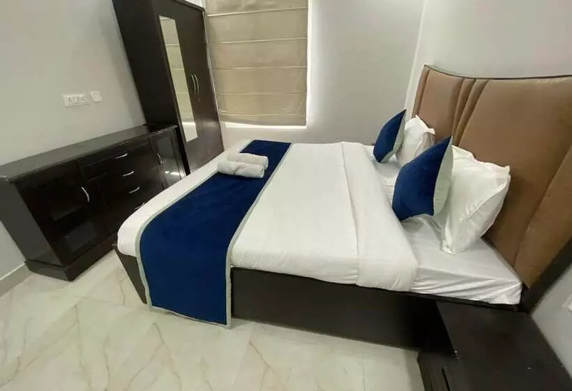 リゾートホテル Gobravo 12   Vansh 4bhk Farm W/t Pool Sec135 Noida