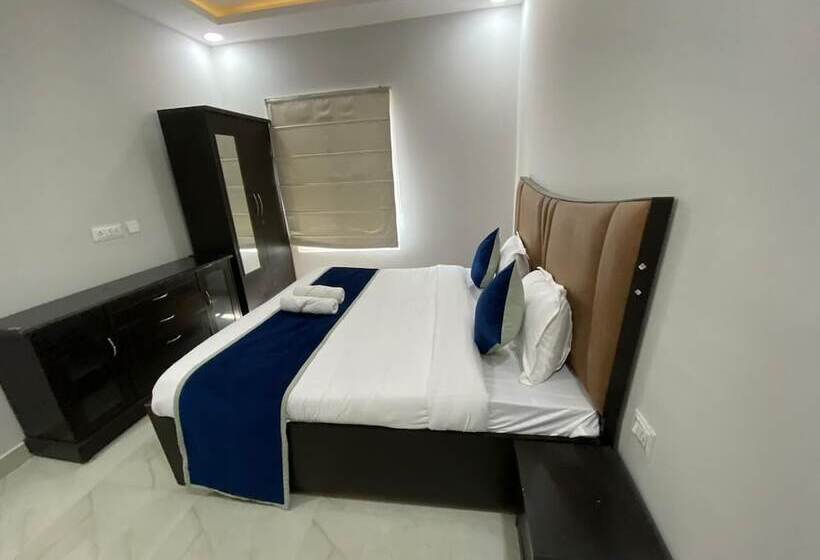 Resort Gobravo 12   Vansh 4bhk Farm W/t Pool Sec135 Noida