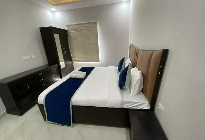 リゾートホテル Gobravo 12   Vansh 4bhk Farm W/t Pool Sec135 Noida