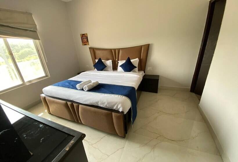 Resort Gobravo 12   Vansh 4bhk Farm W/t Pool Sec135 Noida