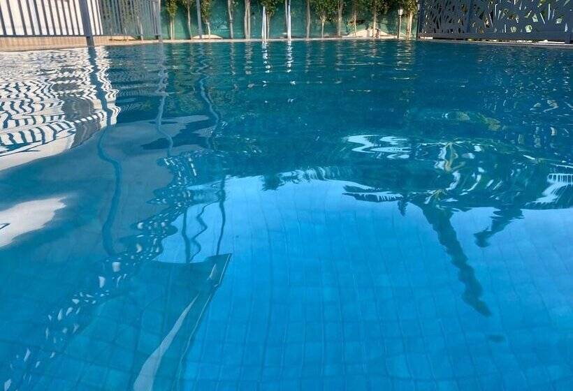 Resort Gobravo 12   Vansh 4bhk Farm W/t Pool Sec135 Noida