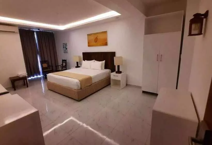 هتل Lavinia Bay Beach