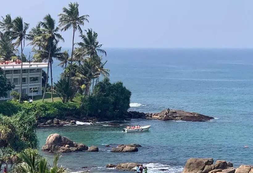 هتل Lavinia Bay Beach