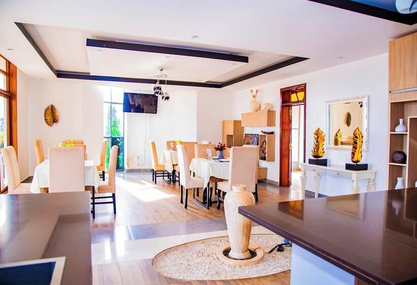 Netluna Villa Hotel & Tours