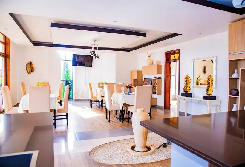 Netluna Villa Hotel & Tours