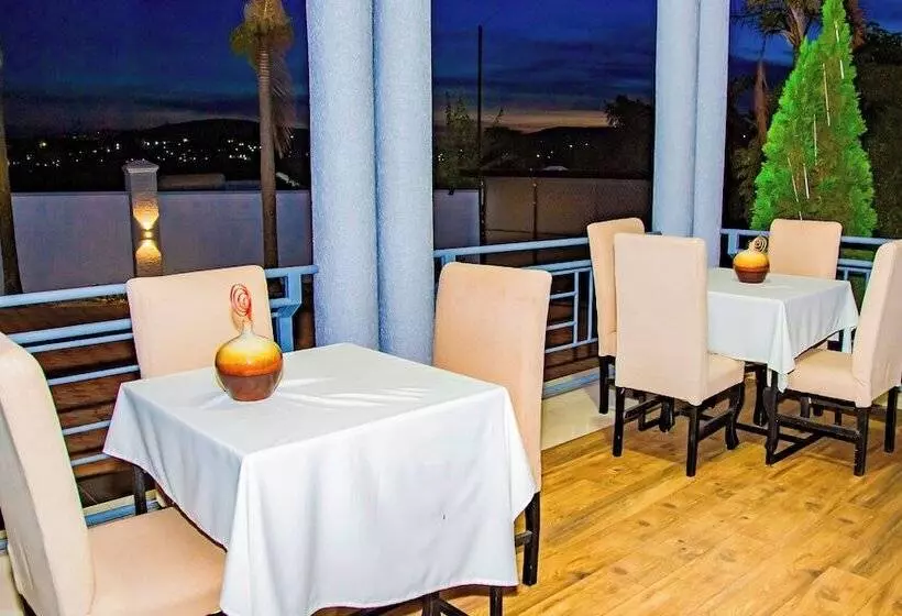 Netluna Villa Hotel & Tours