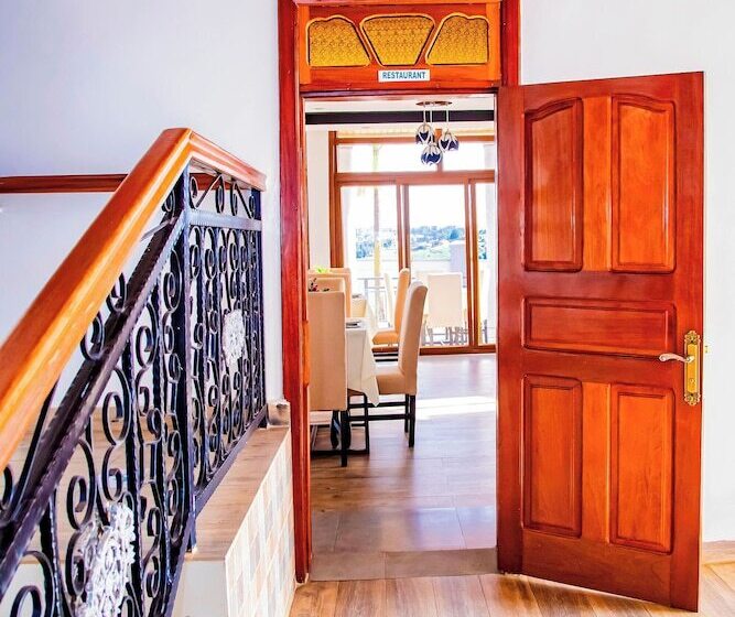 Netluna Villa Hotel & Tours