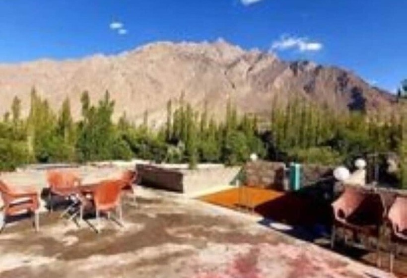 Al Madina Hotel Skardu