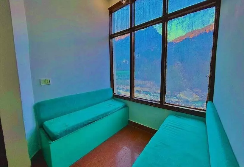 ホテル Manali Palace