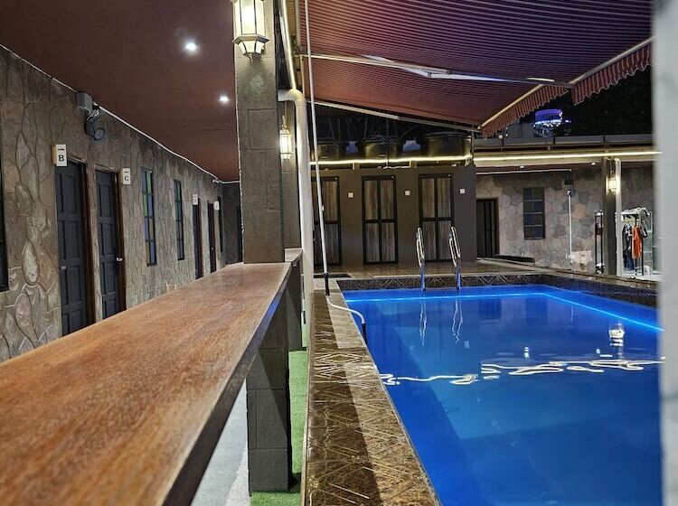 ホテル The Century Boutique