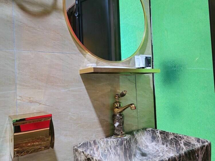 ホテル The Century Boutique