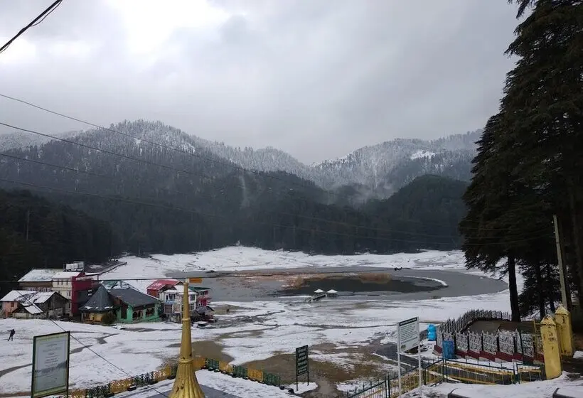 ホテル Gautam Khajjiar