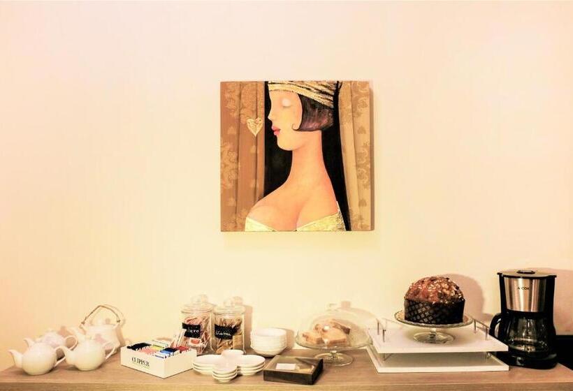 تختخواب و صبحانه Artistic Charming House