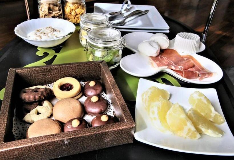 تختخواب و صبحانه Artistic Charming House