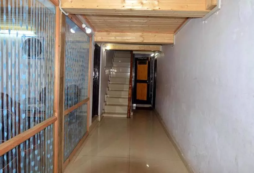 Hotelli Spot On 65921 Kashmir House