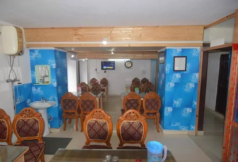 Hotelli Spot On 65921 Kashmir House
