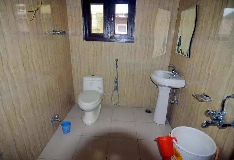 Hotelli Spot On 65921 Kashmir House