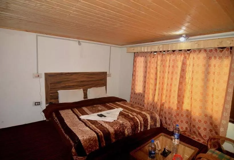 Hotelli Spot On 65921 Kashmir House