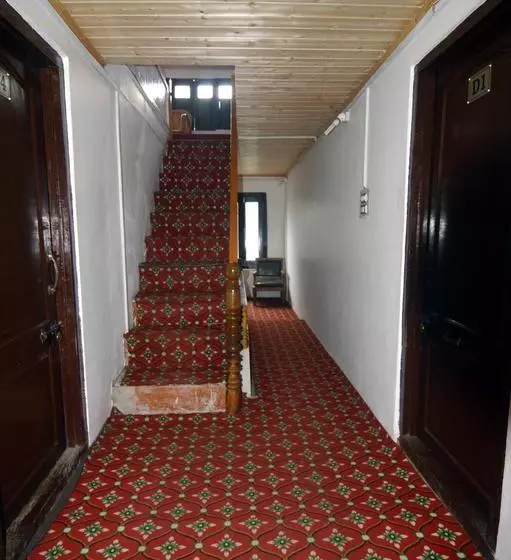 Hotelli Spot On 65921 Kashmir House