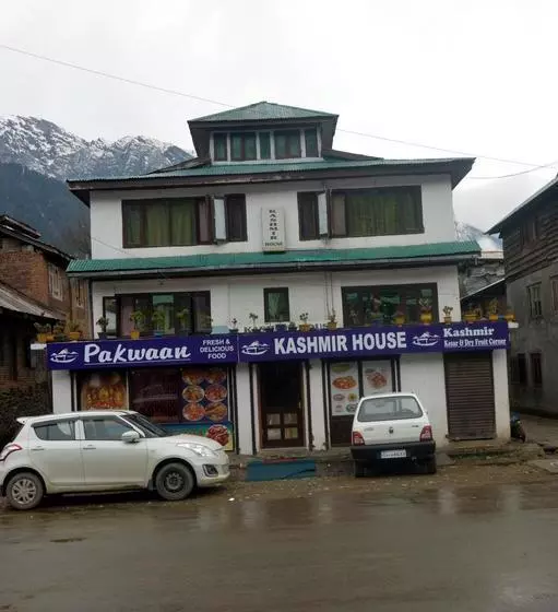 Hotelli Spot On 65921 Kashmir House