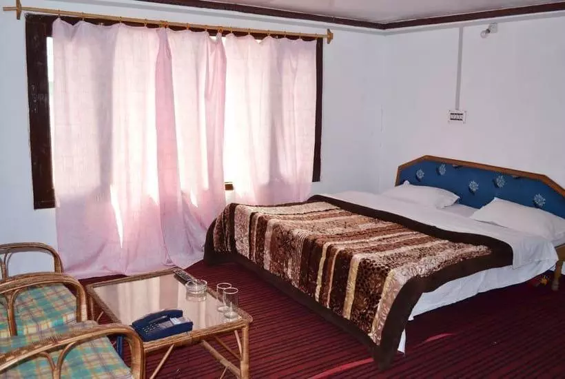 Hotelli Spot On 65921 Kashmir House