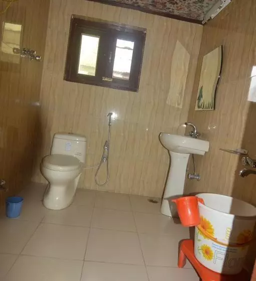 Hotelli Spot On 65921 Kashmir House