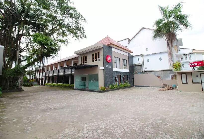 Reddoorz Plus At Hotel Sofia Pangandaran