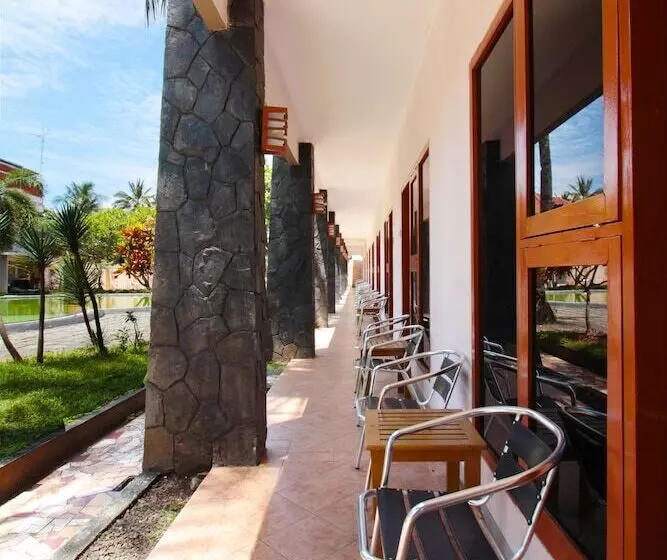 Reddoorz Plus At Hotel Sofia Pangandaran
