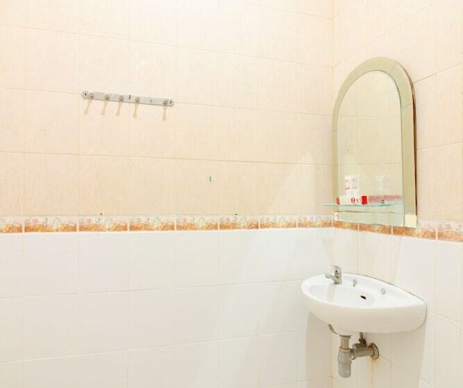 Reddoorz Plus At Hotel Sofia Pangandaran