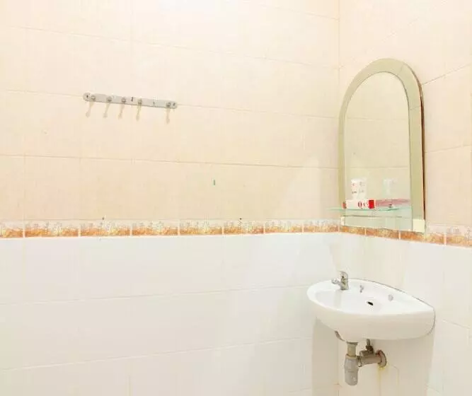 Reddoorz Plus At Hotel Sofia Pangandaran