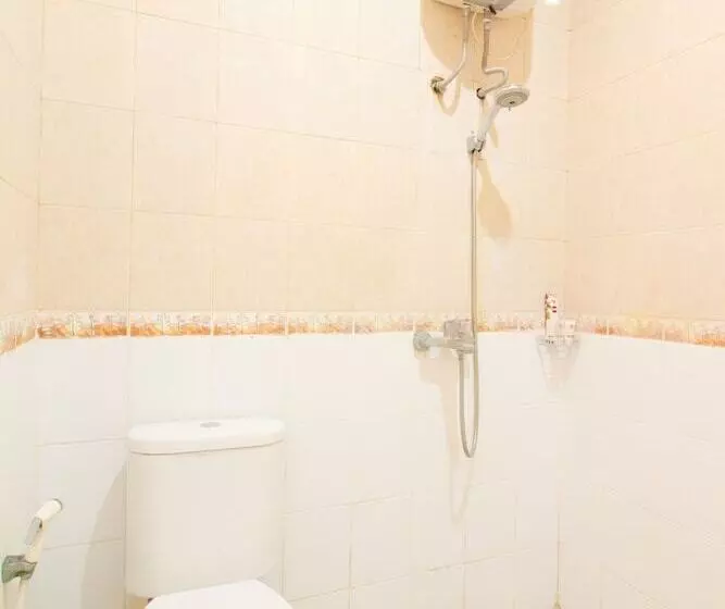 Reddoorz Plus At Hotel Sofia Pangandaran
