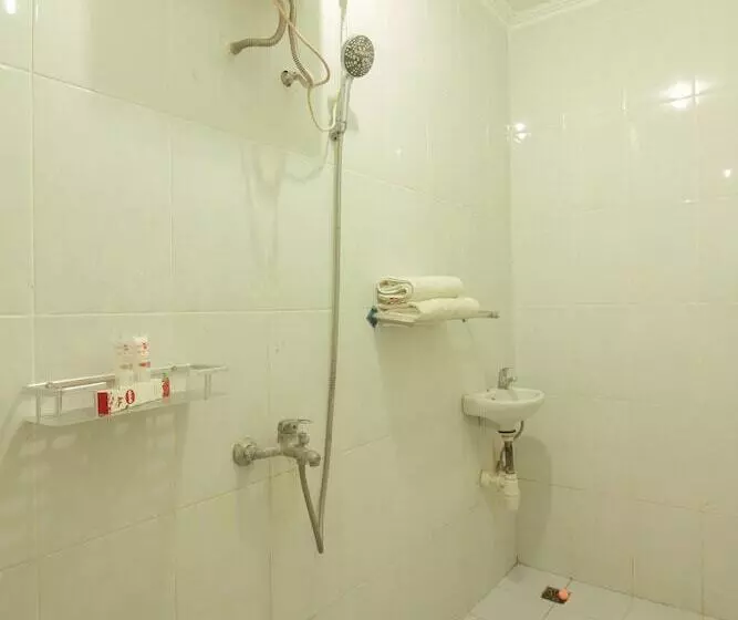 Reddoorz Plus At Hotel Sofia Pangandaran