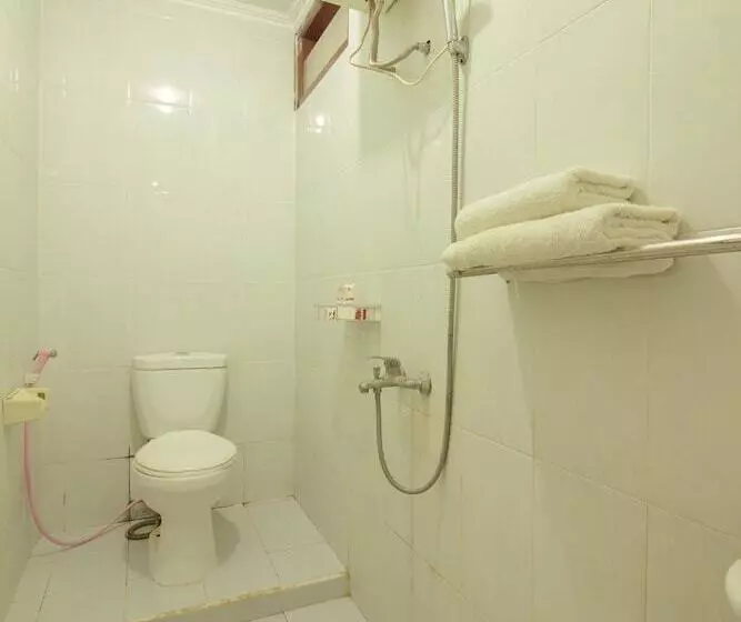 Reddoorz Plus At Hotel Sofia Pangandaran