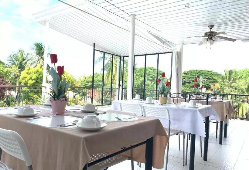 Aamiaismajoitus (B&B) Luna Oslob Travellers Inn