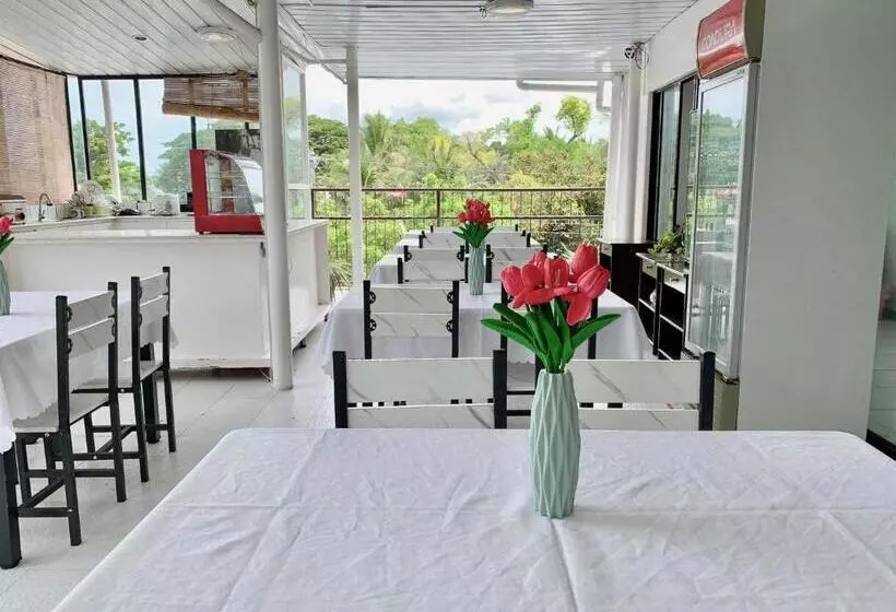Aamiaismajoitus (B&B) Luna Oslob Travellers Inn