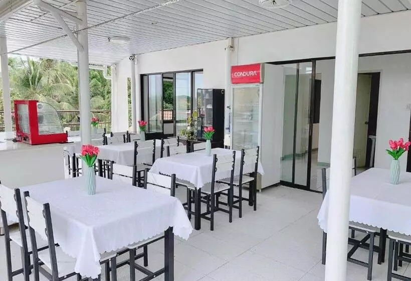 Aamiaismajoitus (B&B) Luna Oslob Travellers Inn
