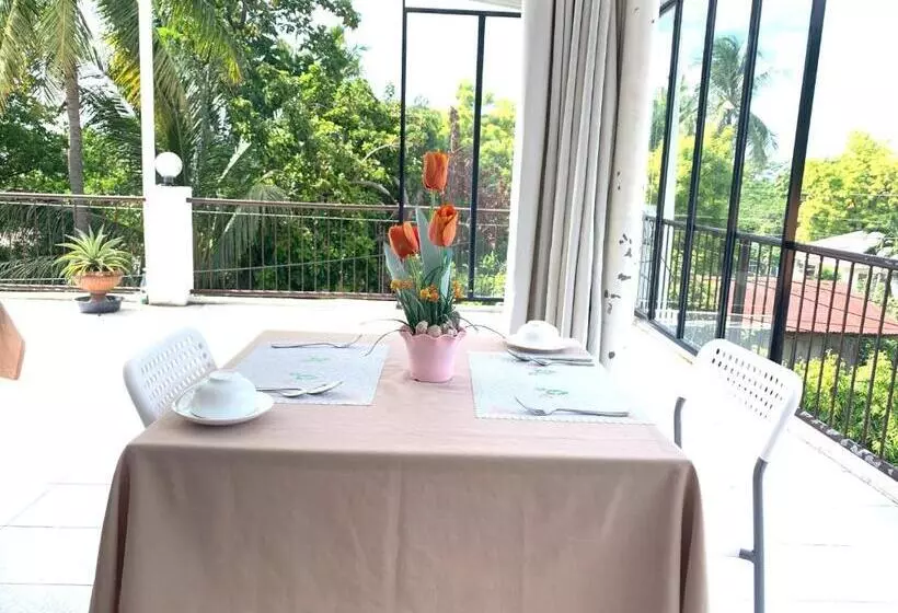 Aamiaismajoitus (B&B) Luna Oslob Travellers Inn